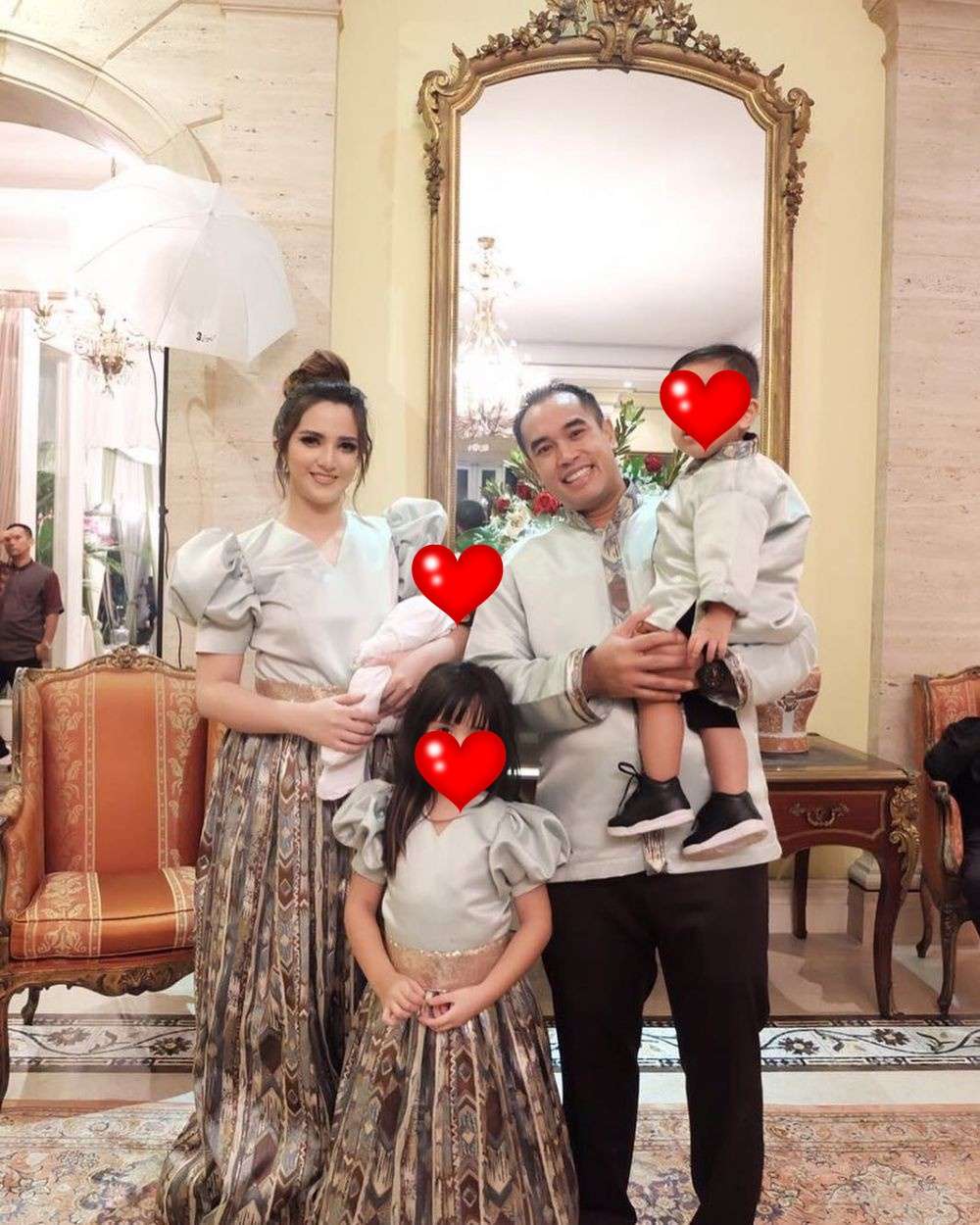 Gaya Kompak Nia dan Ardi Bakrie