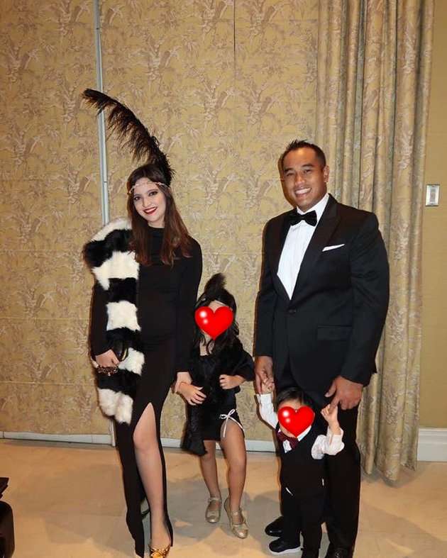 Gaya Kompak Nia dan Ardi Bakrie