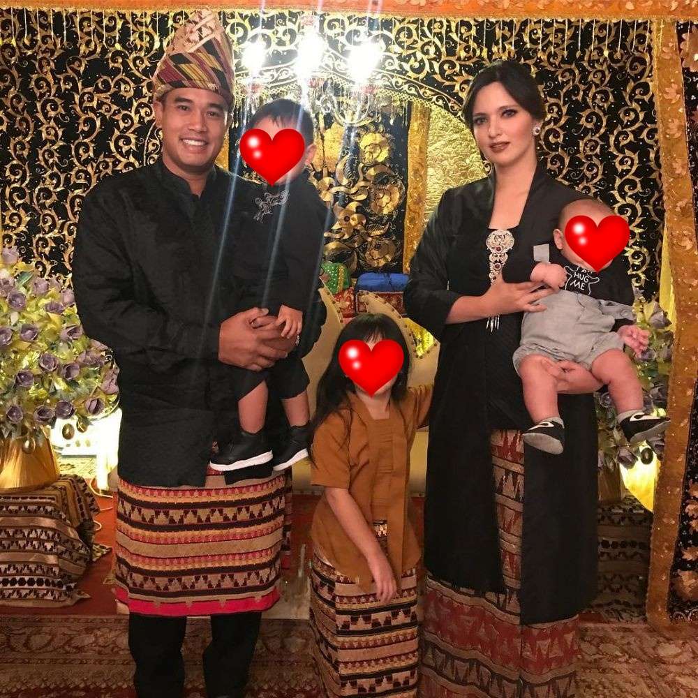 Gaya Kompak Nia dan Ardi Bakrie