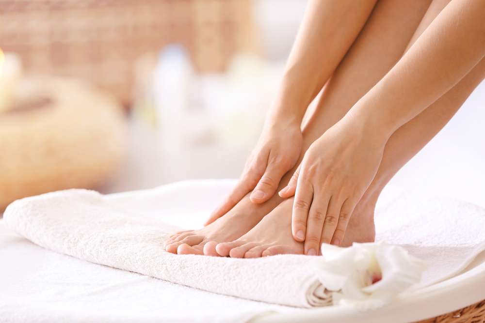 Mengeringkan Kaki