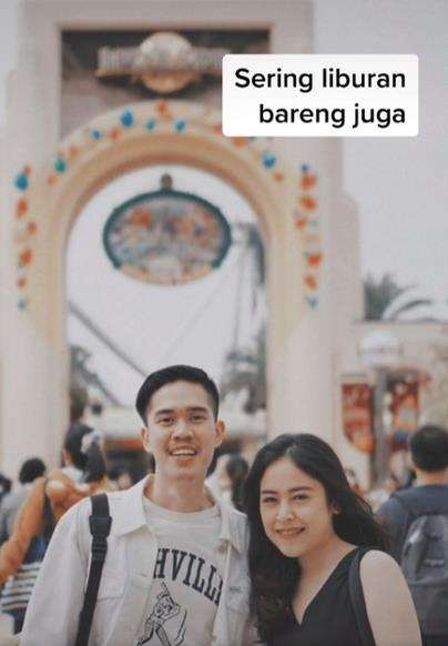 Sering liburan sama-sama juga.