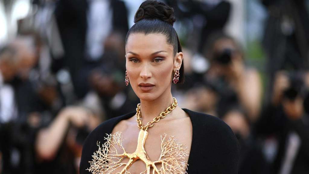 Penampilan Bella Hadid