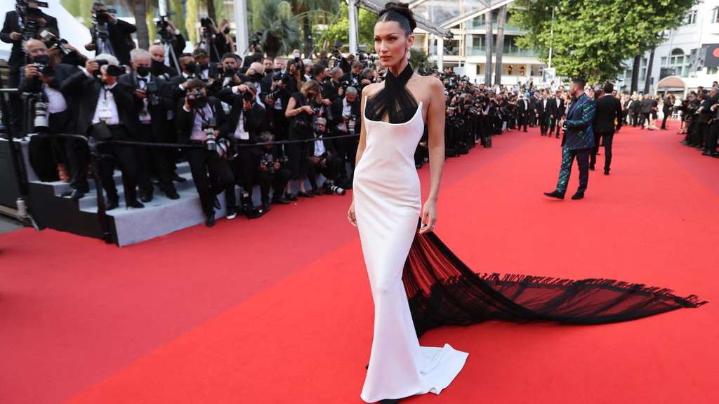 Penampilan Bella Hadid