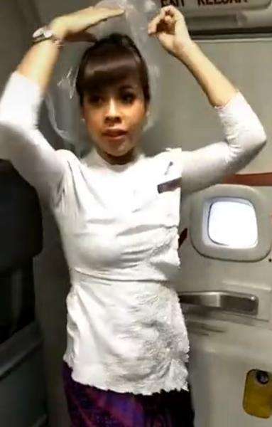 Yang penting rambut poni terselamatkan.