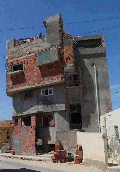 8 Desain Rumah Bertingkat yang Bikin Ngakak dan Gagal Paham.