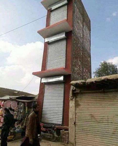 8 Desain Rumah Bertingkat yang Bikin Ngakak dan Gagal Paham.