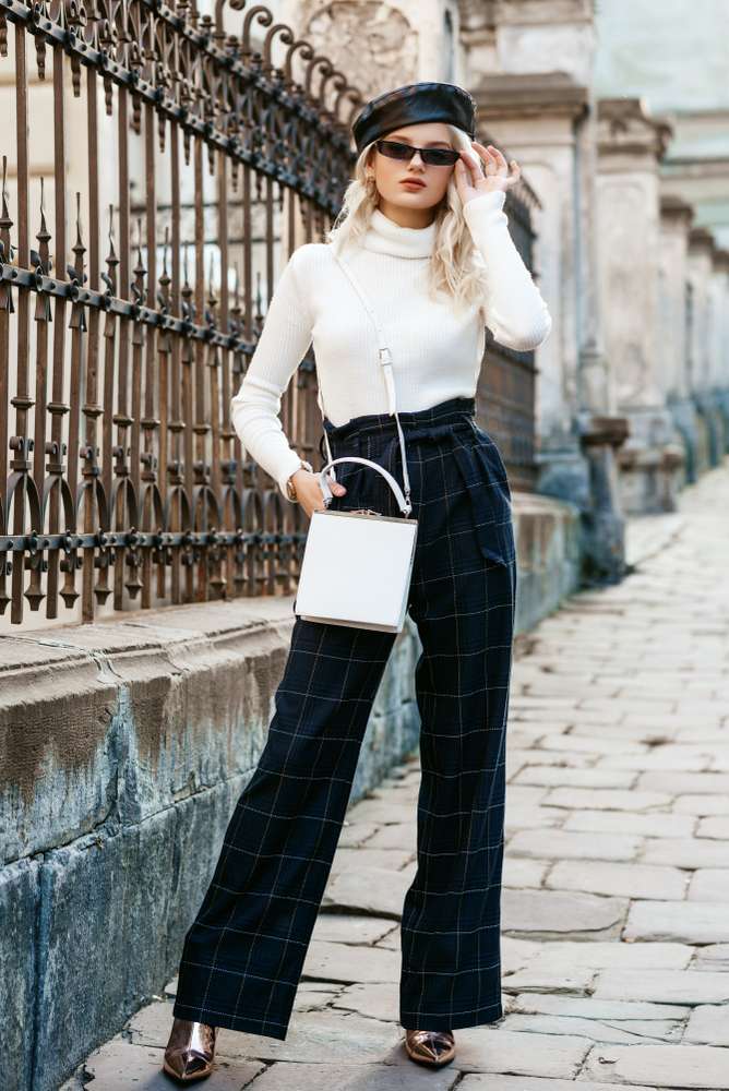 Celana dan Turtleneck