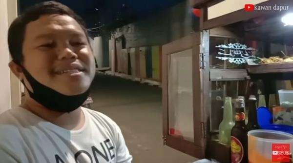 Fikri, tukang bubur ayam, disebut mirip Mat Solar.