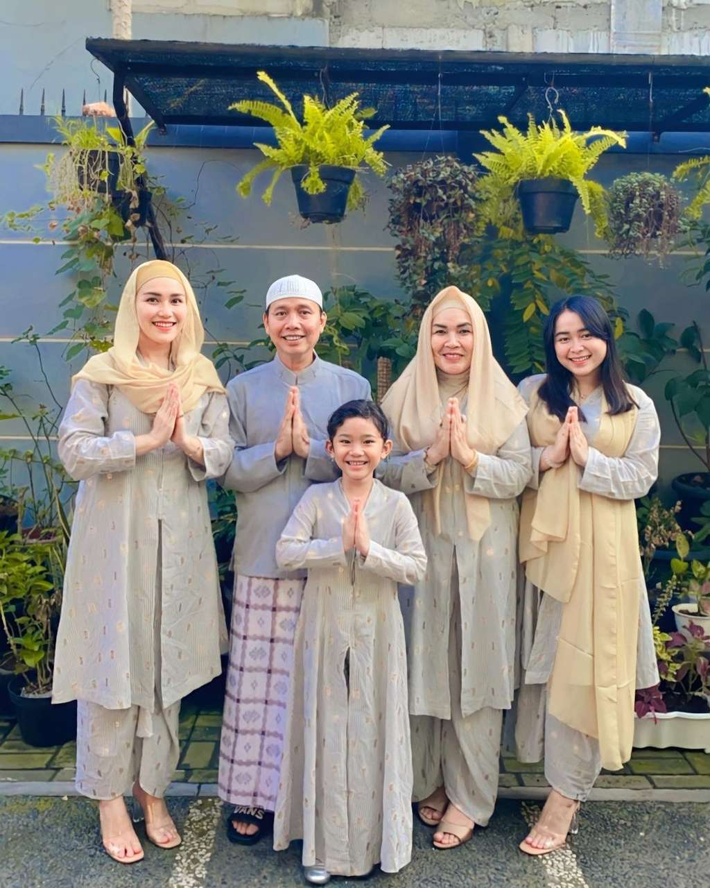 Ayu Ting Ting dan Keluarga