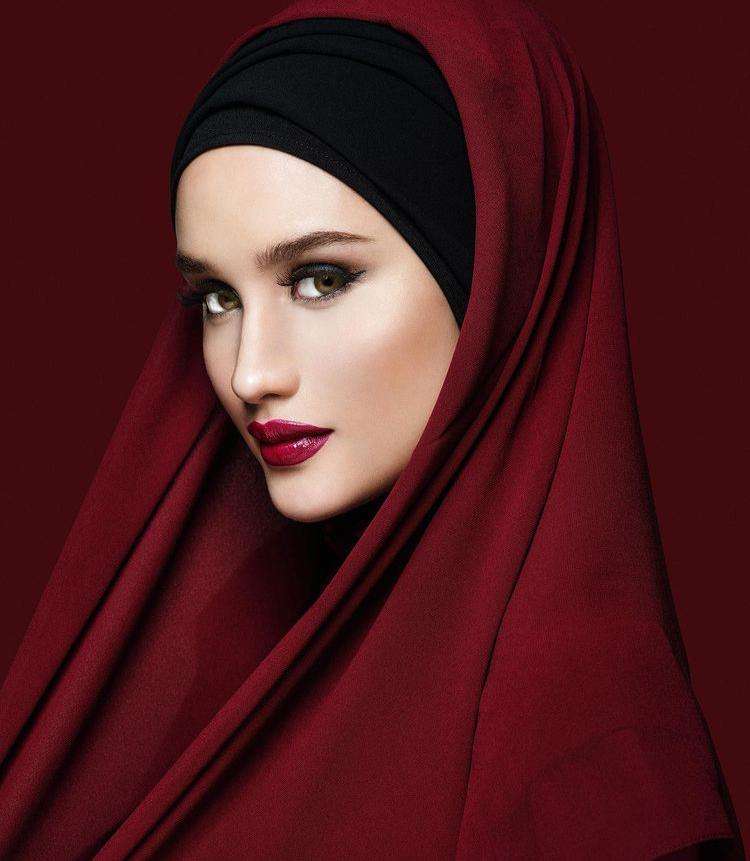 Penampilan Cinta Laura di Hari Raya Idul Adha
