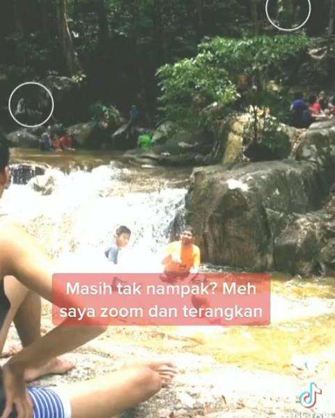 Ada penampakan saat mandi di air terjun di tengah hutan.