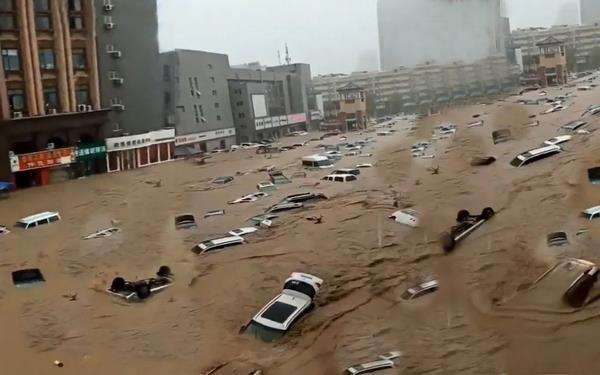 Kondisi Zhengzhou usai diterjang banjir.