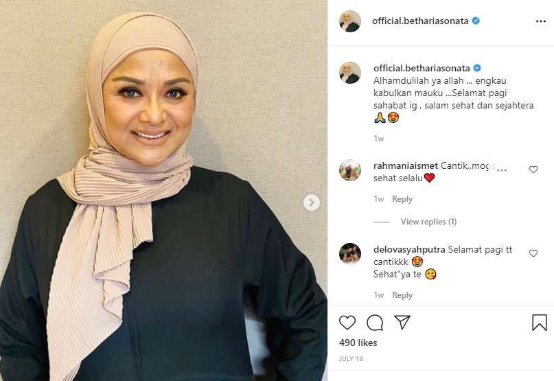 Penampilan Betharia Sonata berhijab