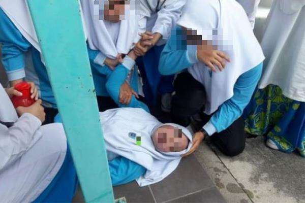 Pelajar perempuan banyak yang kesurupan.