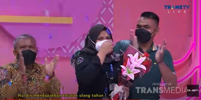 Kejutan ulang tahun kru TV