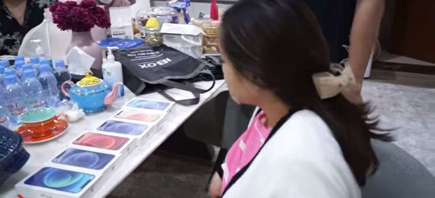 Nagita Slavina bagi-bagi Iphone 12