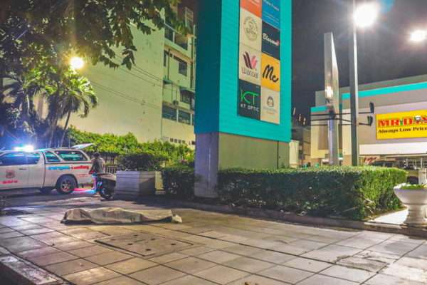 Jasad tergeletak di jalanan Thailand