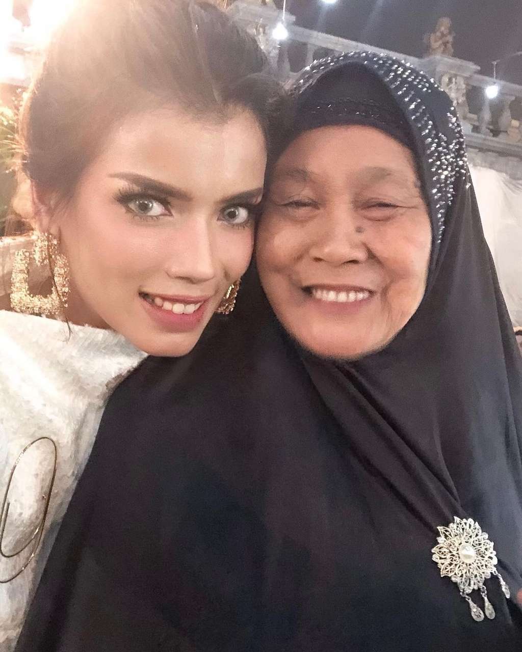 Sabrina dan neneknya