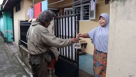 Berbagi Makanan dengan ODGJ Setiap Hari