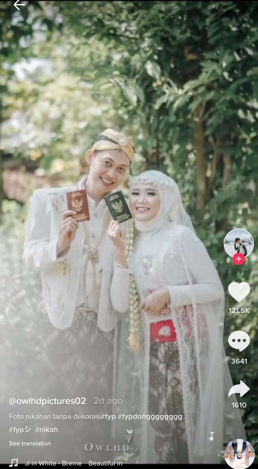 Pengantin Menikah Tanpa Dekorasi