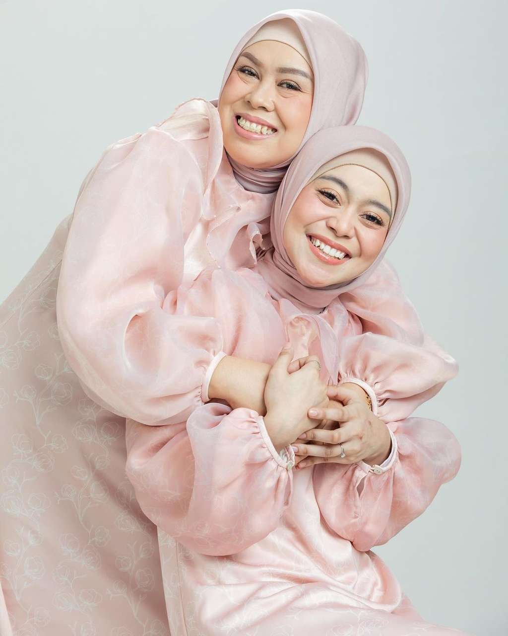 Potret Lesty Kejora dan Ibu
