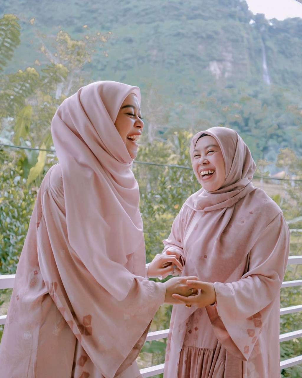 Potret Lesty Kejora dan Ibu