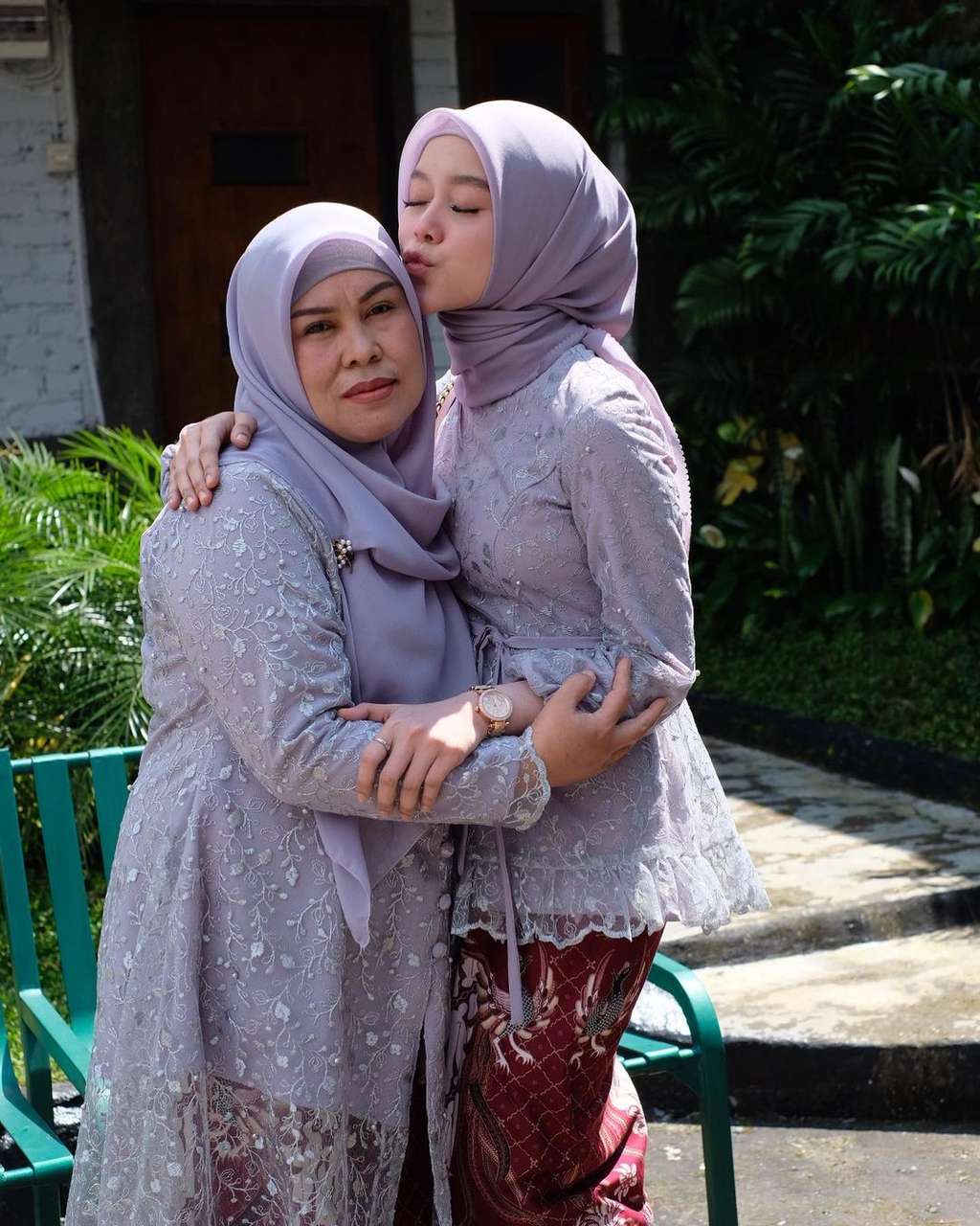 Potret Lesty Kejora dan Ibu