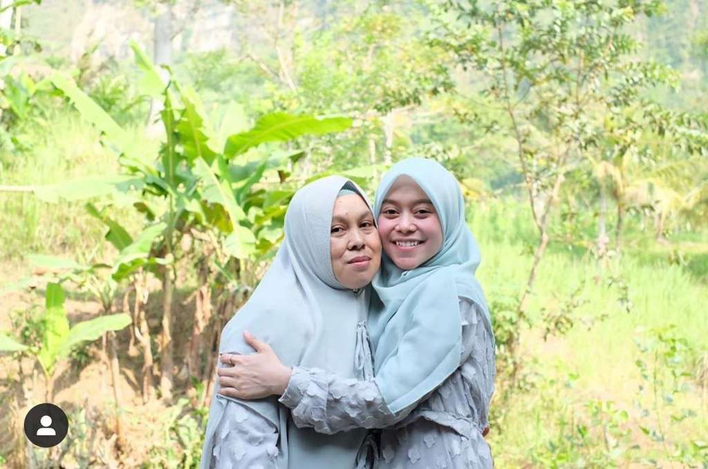 Potret Lesty Kejora dan Ibu