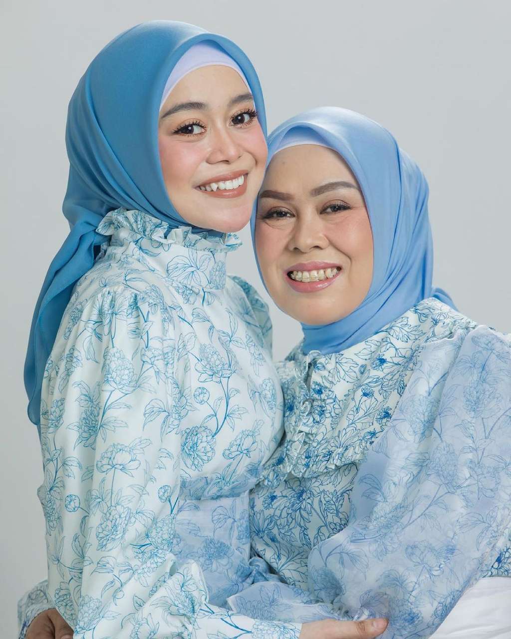 Potret Lesty Kejora dan Ibu