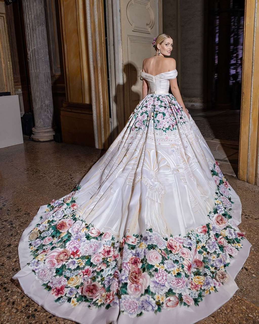 Gaun Sutra Organza Kitty Spencer Gaun Sutra Organza Kitty Spencer