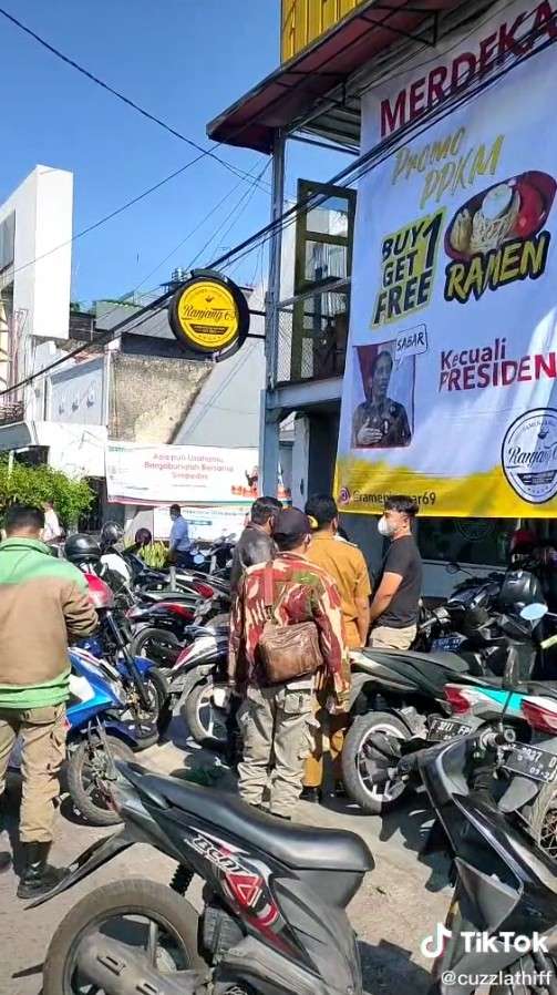 Baliho warung ramen