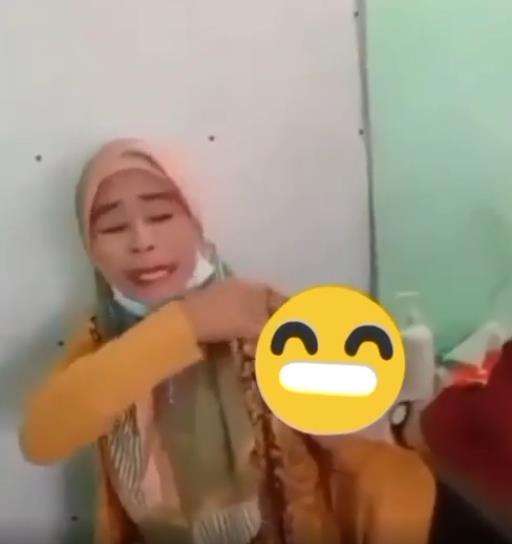 Ketika emak-emak takut jarum suntik, satu ruangan heboh.