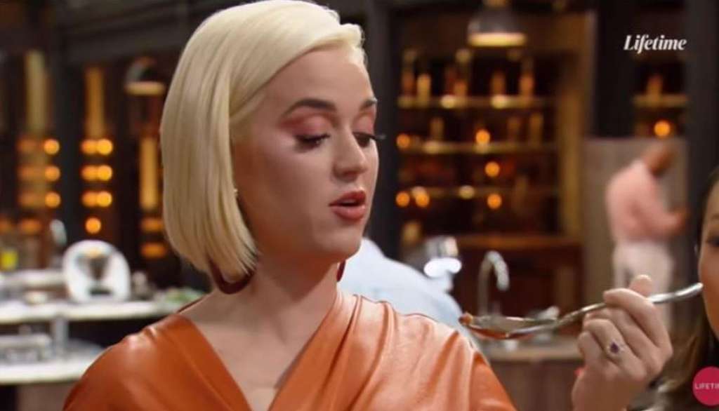 Katy Perry cicipi rendang