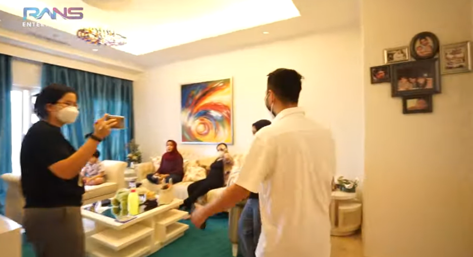ruang santai keluarga apartemen