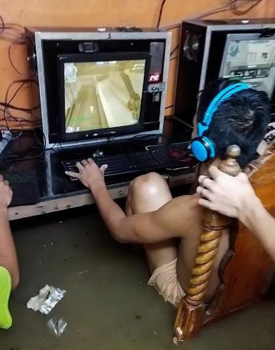Tidak Takut Tersengat Listrik