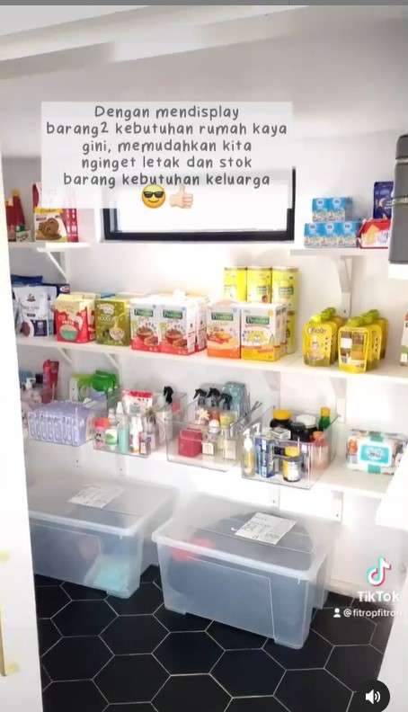 Penampakan  minimarket Fitri Tropica