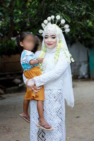 Yun, janda satu anak yang dinikahi pria asal Lombok.