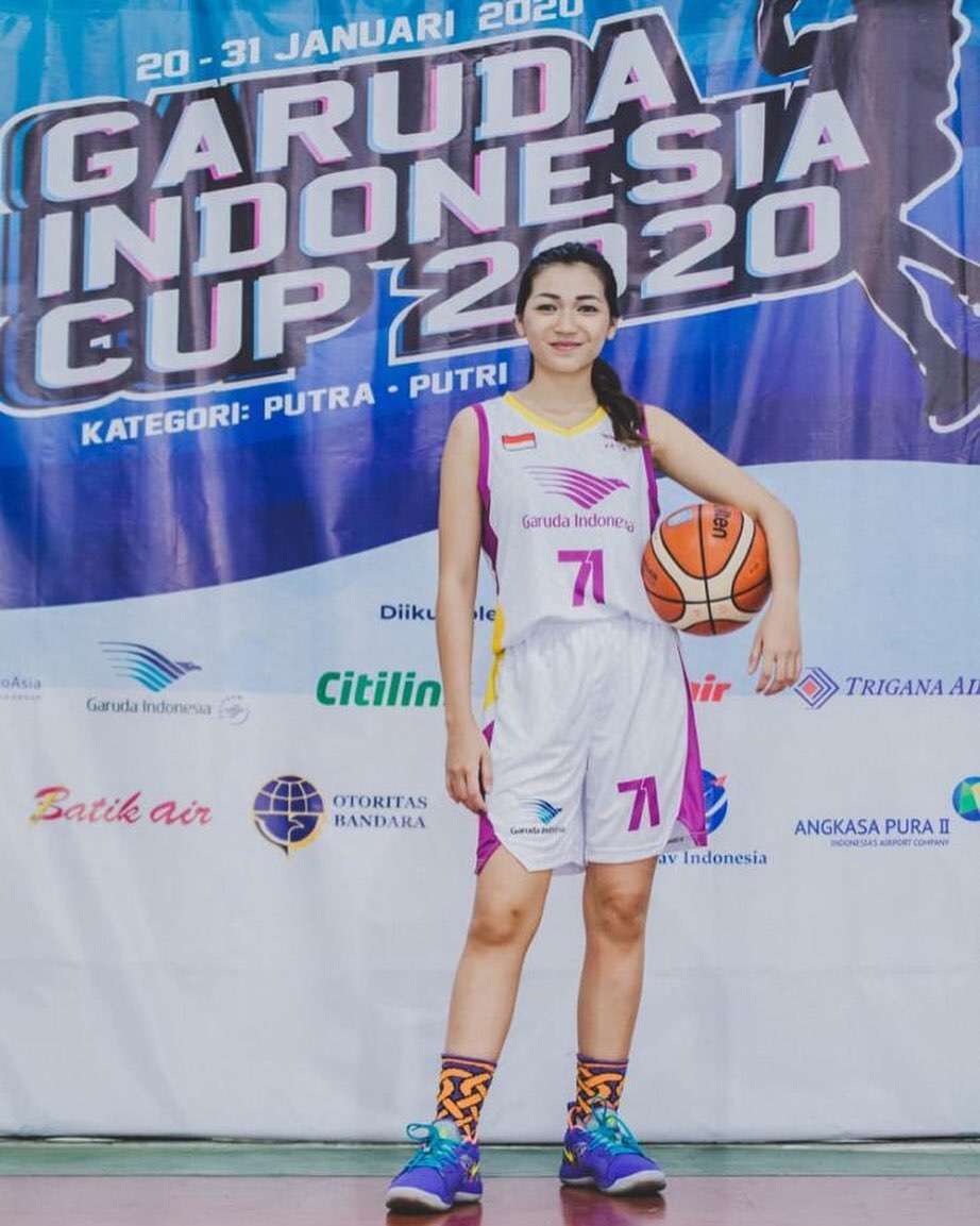 Cyndyana Lorens basket