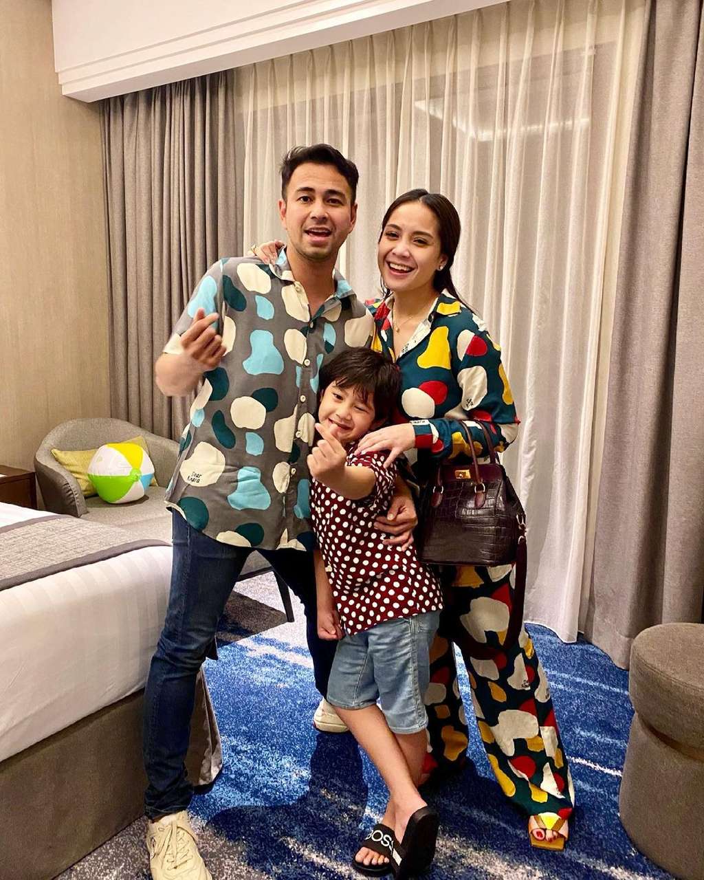 Rafathar bersama Raffi dan Nagita Slavina