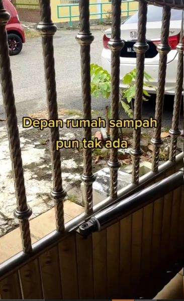 Tak ada sampah depan rumah.