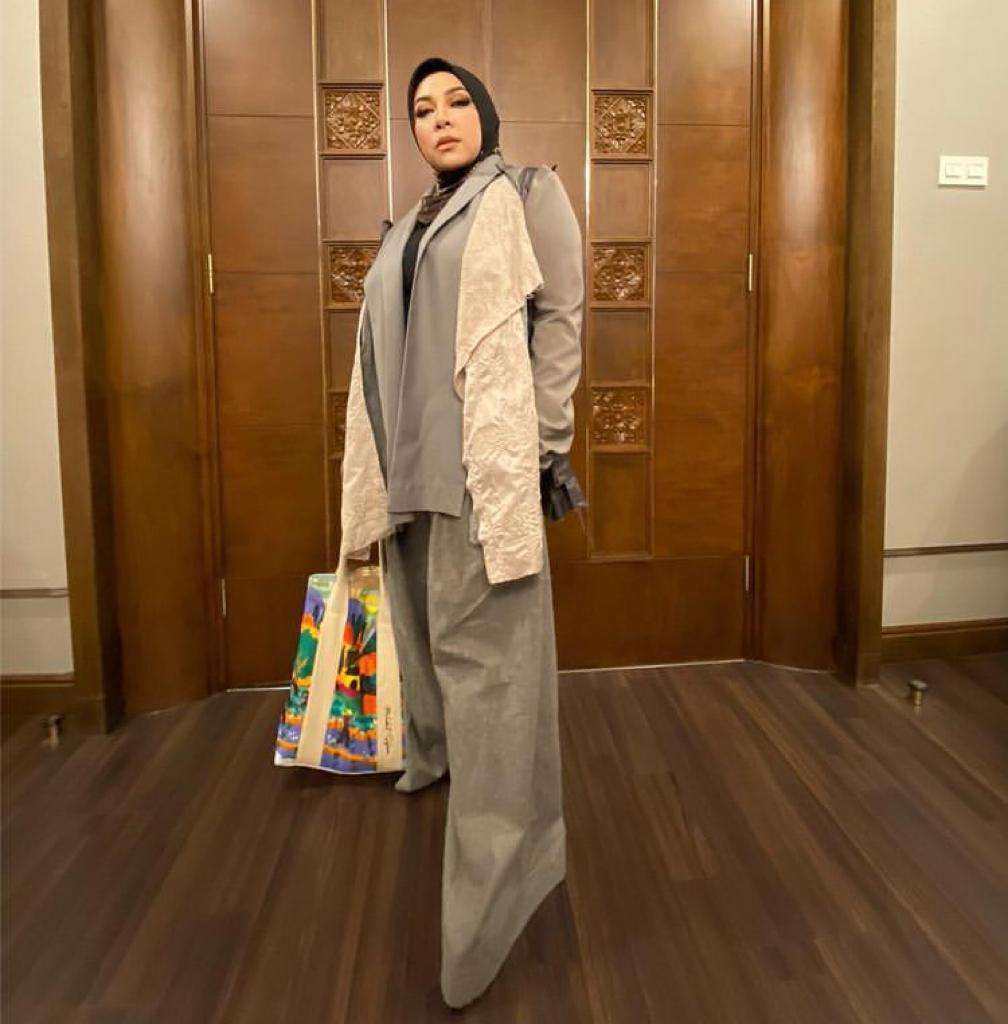 Transformasi Penampilan Melly Goeslaw