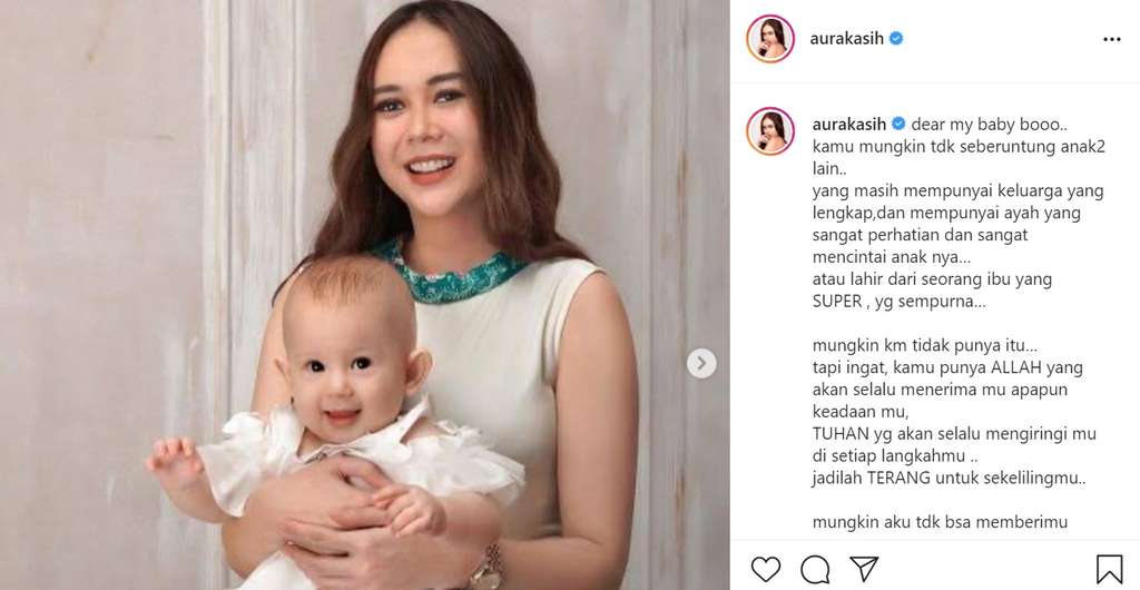 Aura Kasih dan putrinya