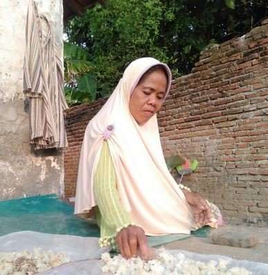 Wanita Tangguh yang Selalu Bekerja Keras