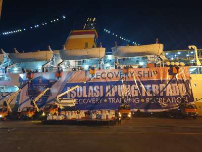 Kapal Pelni RS Terapung