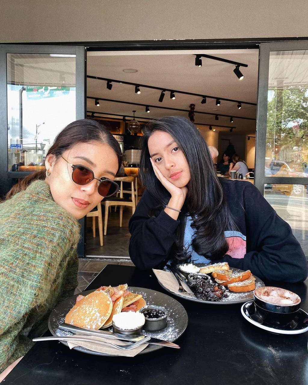 Kaneishia Lathifa Zahra Putri kedua Dede Yusuf