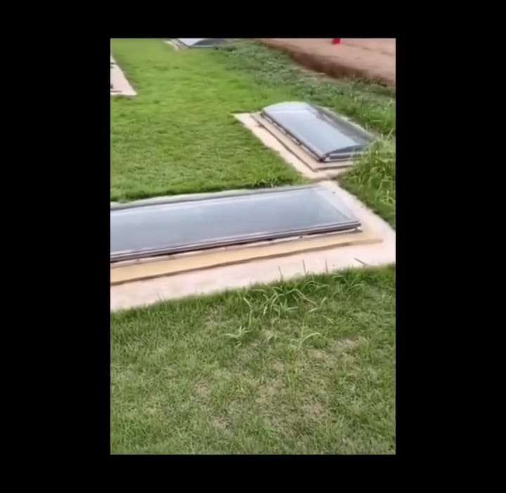 Makam Transparan