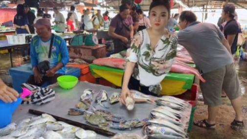 Meski dia cacat, banyak yang rela jadi suaminya.