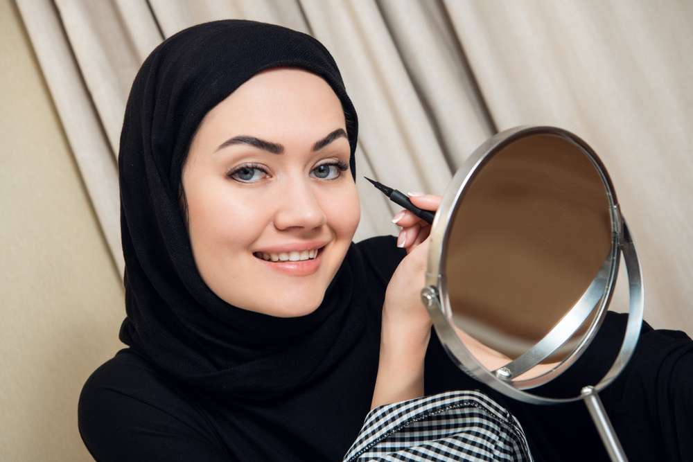 Memakai Eyeliner