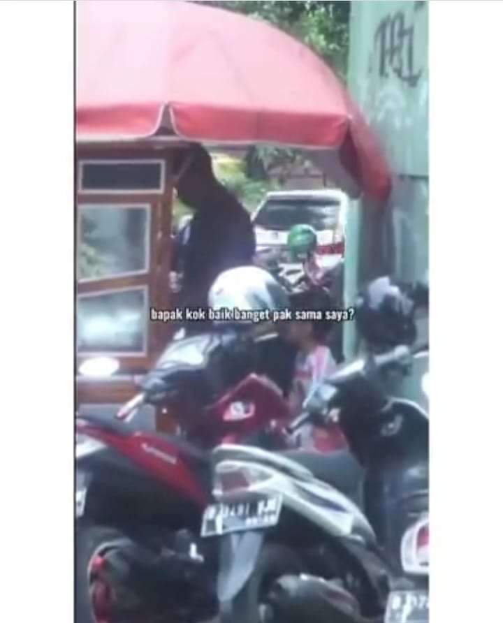 Tukang Bakso Memanggil Si Anak dan Menanyakan Kenapa