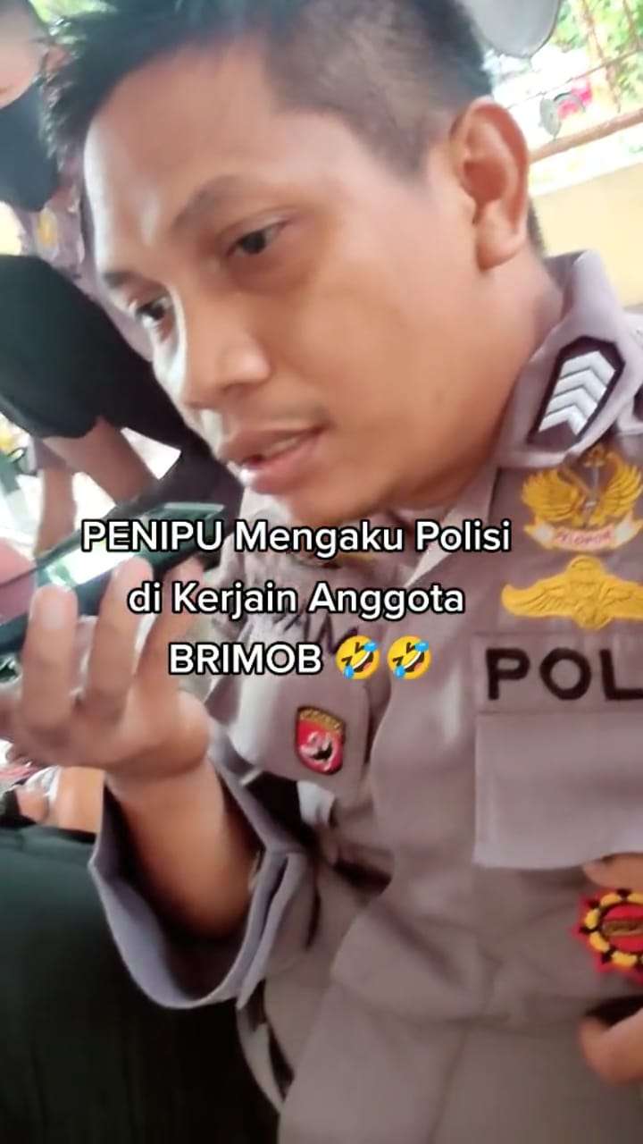 Seorang Polisi Tiba-tiba Mendapatkan Telepon